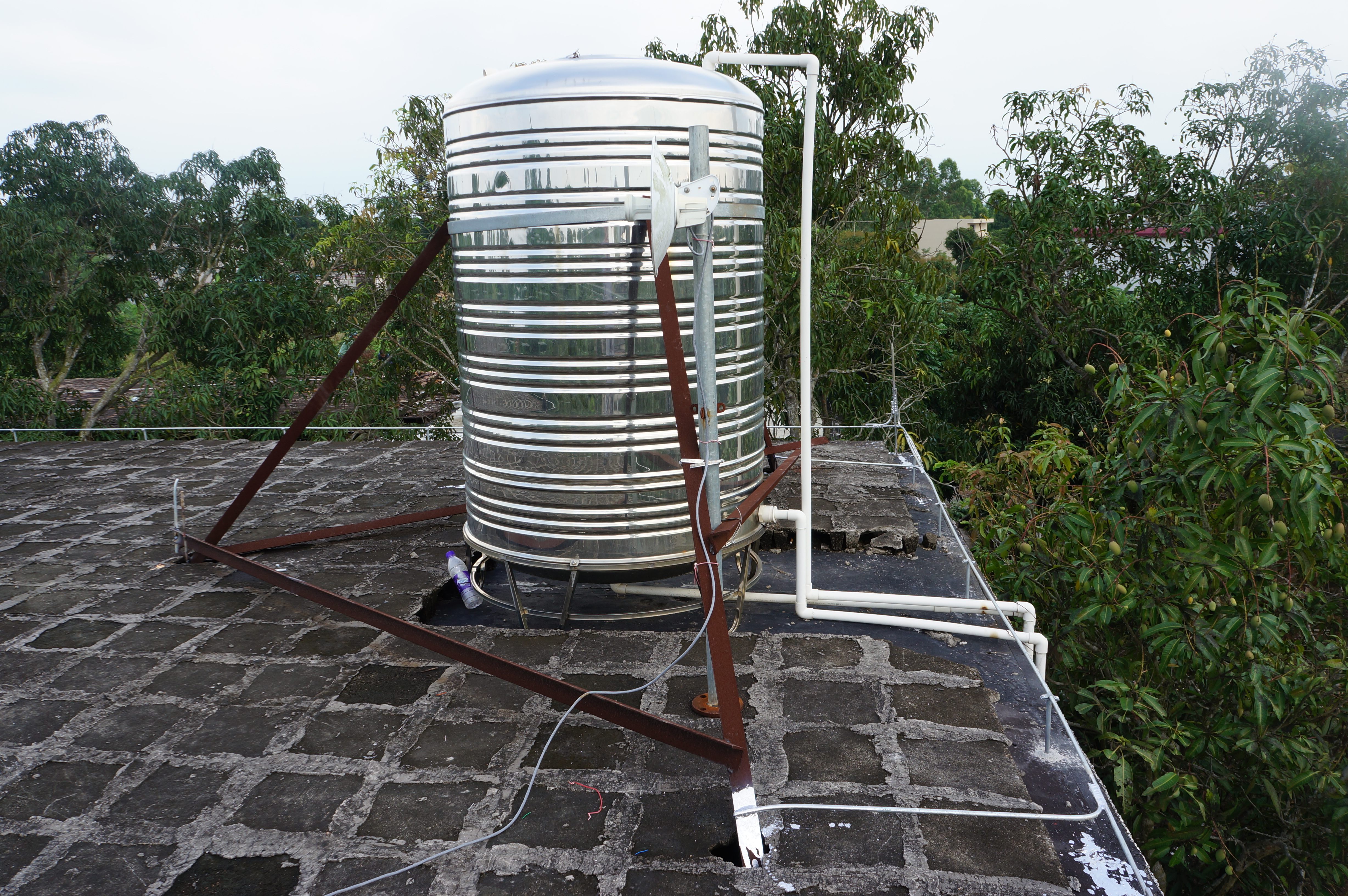 水箱與避雷帶連接